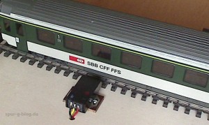 In Spur H0 wirkt der Achssensor riesig - ein Foto neben einem IIm Gleis liegt nicht vor - Quelle: Rail4you / E. Iten 