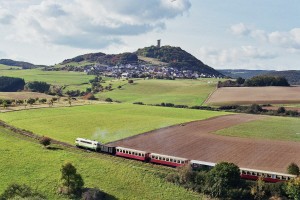 Vom Rhein mit der Brohltalbahn hinauf in die Eifel und zurück mit dem Fahrrad - Quelle: Vulkan-Express / H.J Merzbach [b]
