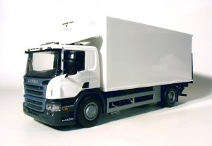 Das Scania P Kofferfahrzeug in 1:25 - Quelle: GMTS Brinkmeier