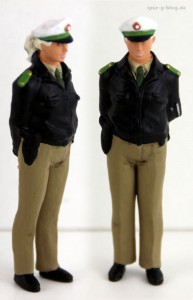 Im Juni warten die beiden Polizeifiguren aus dem Preiser Set 44 als Gewinn auf eine glückliche Leserin oder Leser - Quelle: Spur-G-Blog [b]